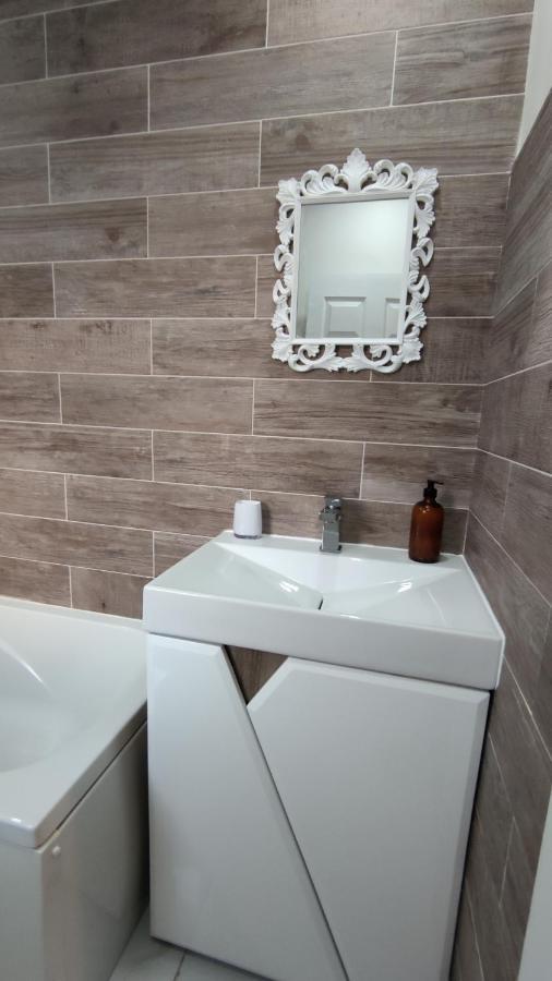 Lovely 2 Bedroom House Worsley Exterior photo