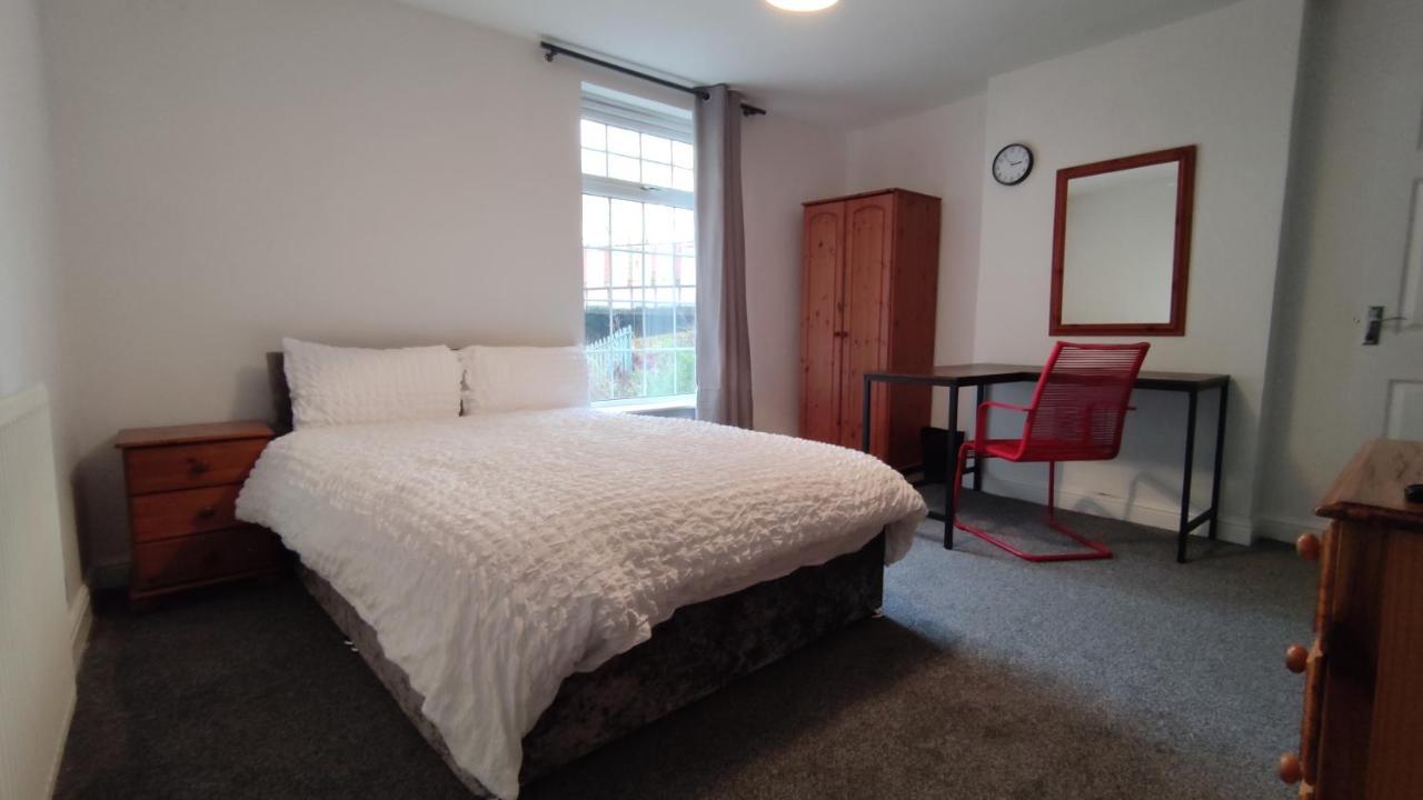 Lovely 2 Bedroom House Worsley Exterior photo